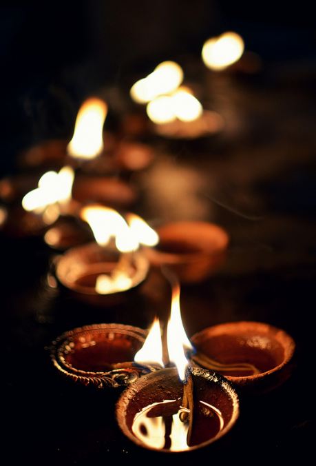 earthen-diyas-diwali