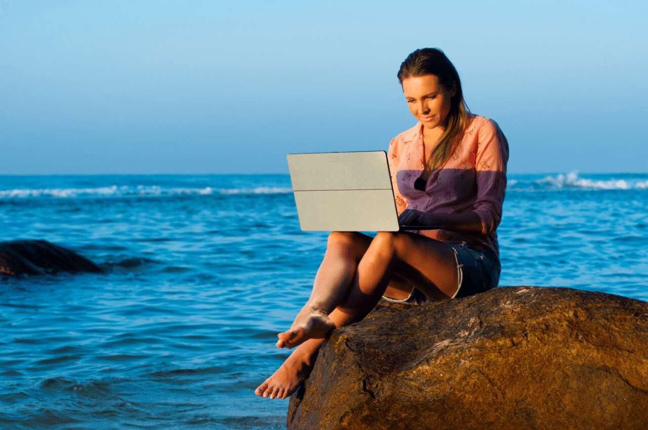laptop lifestyle blogging