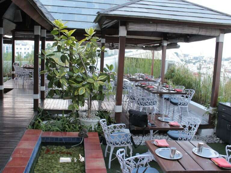8 Best Rooftop Bars and Restaurants in Hyderabad