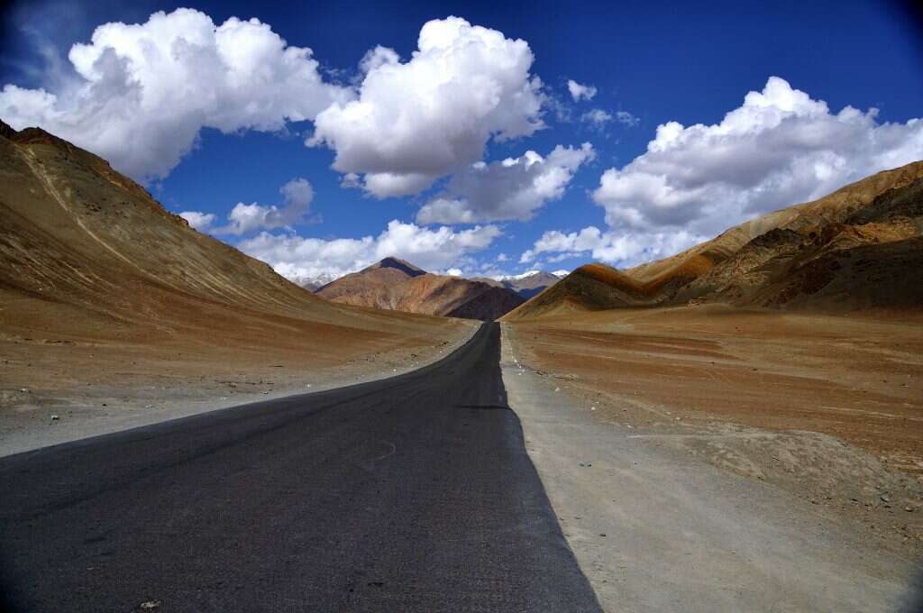 magnetic-hill-leh-15 incredible natural wonders of india