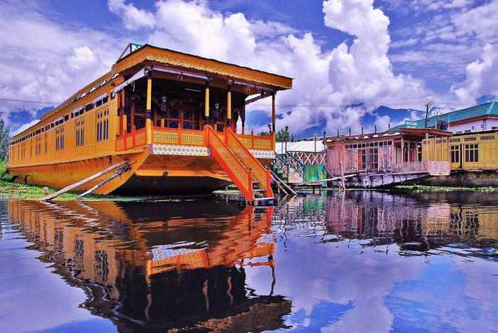 women only leh ladakh trip Houseboat