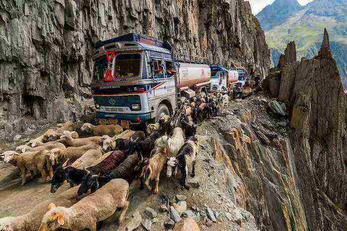 12 dangerous roads in India Zoji La Pass