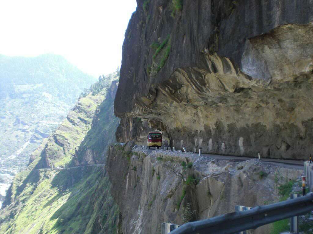 leh manali 12 dangerous roads in India