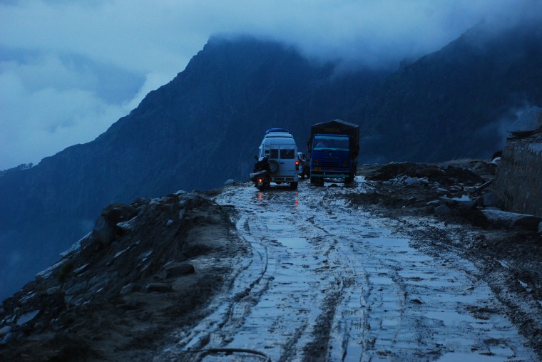 road rohtang pass 12 dangerous roads in India
