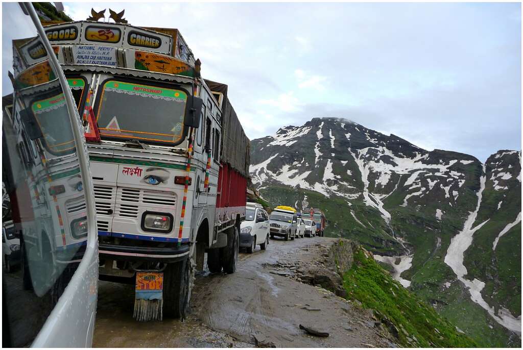 rohtang pass 12 dangerous roads in India