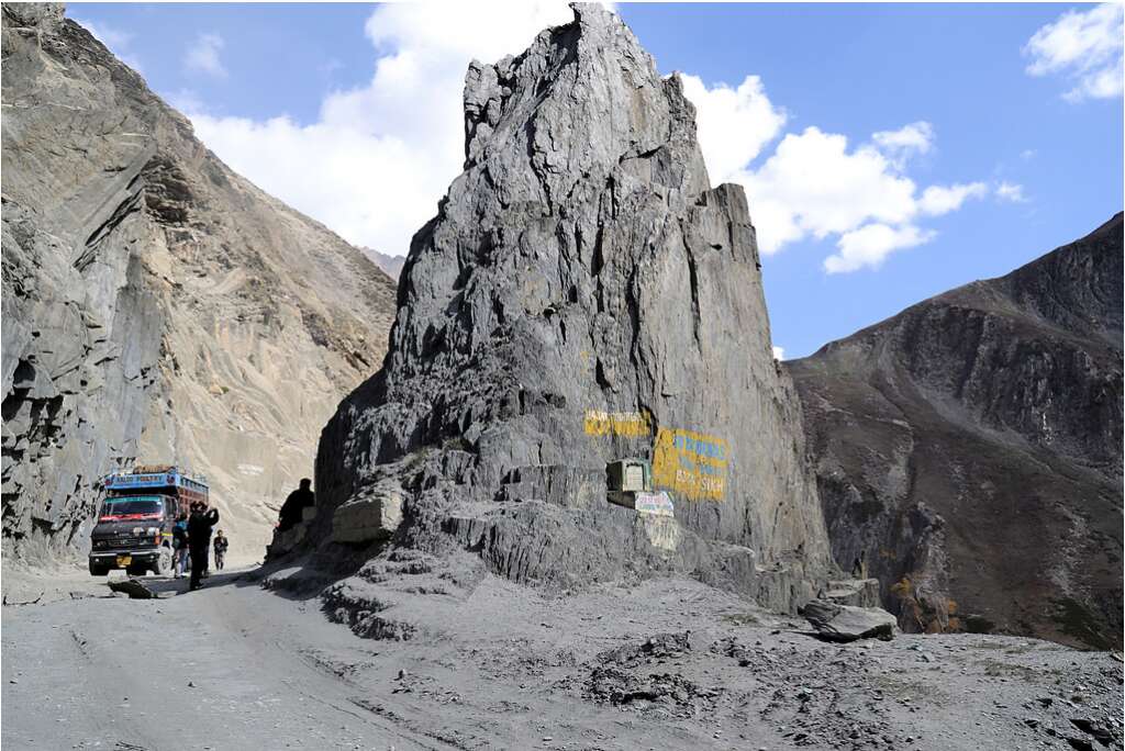 zoji la pass 12 dangerous roads in India