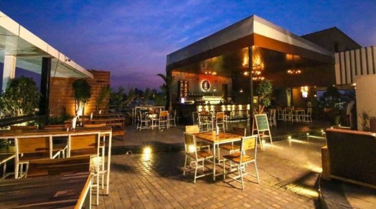 8 Best Rooftop Bars and Restaurants in Hyderabad